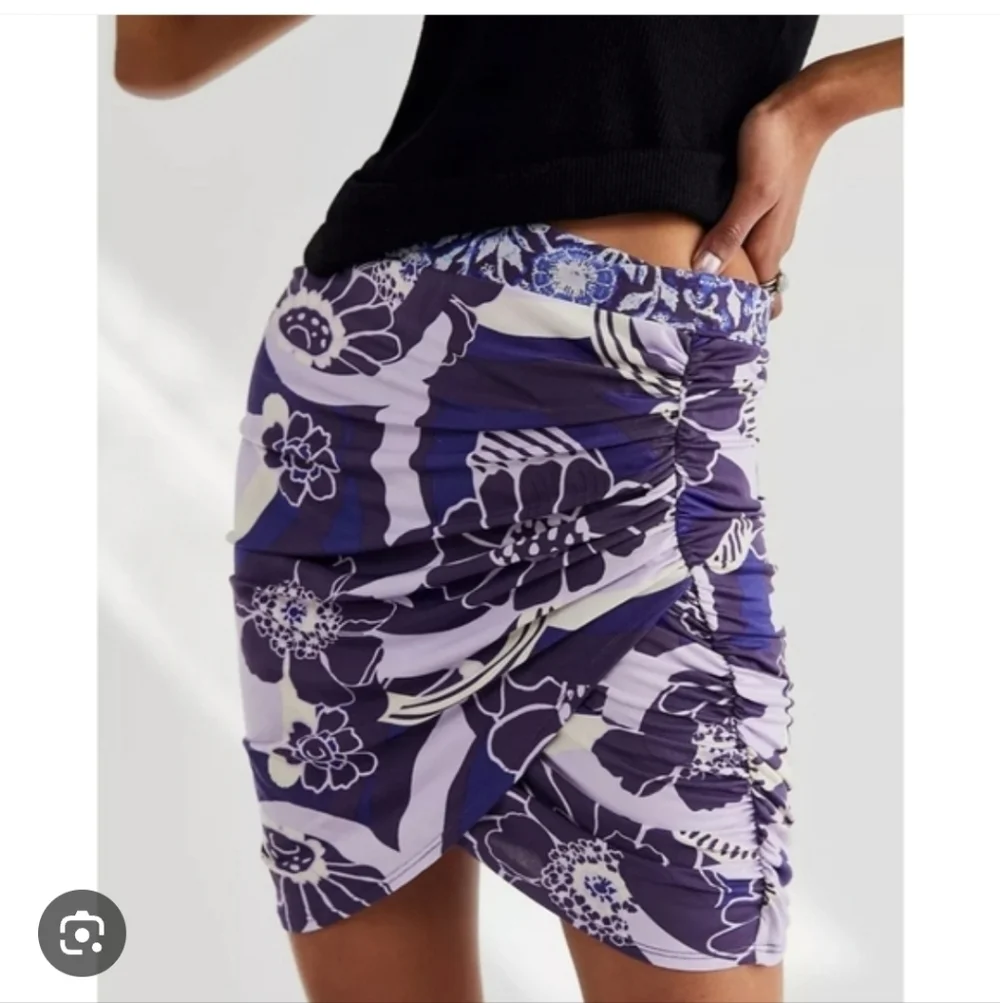 Free People She Is Something Else Mini Tulip Skirt Size Large Plum Combo Beach